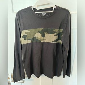Long sleeve T-shirt, black and camo. Size extra large boys.